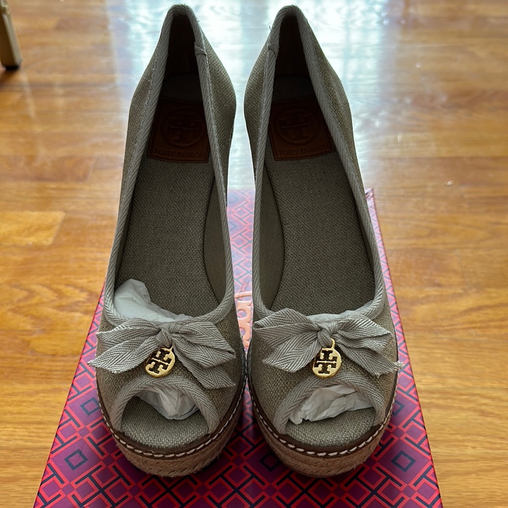 Never Worn 110mm Tory Burch Jackie Wedge Espadrille Peep Toe Sandal Size 8 w/box